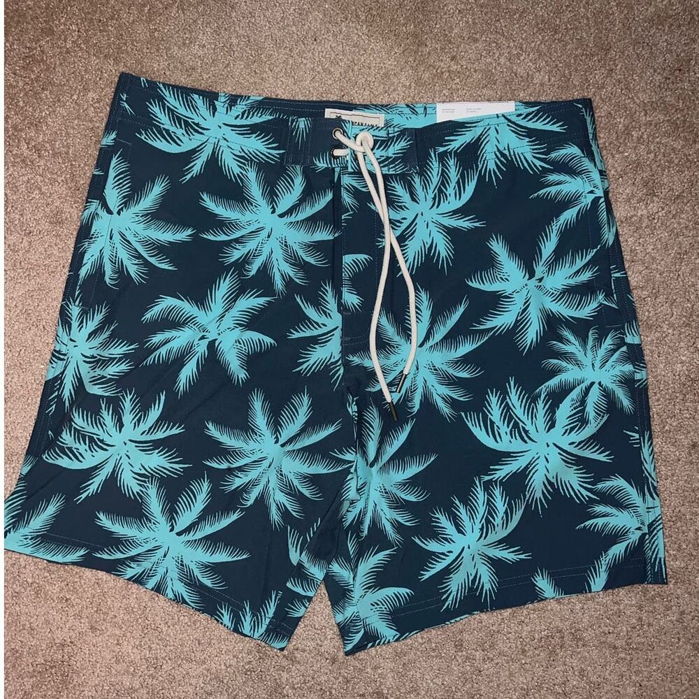 New American Eagle Men's Printed Above the Knee Board Shorts size L